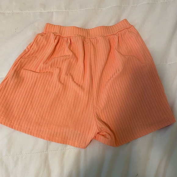 NWT boohoo flowy shorts! - Picture 3 of 6